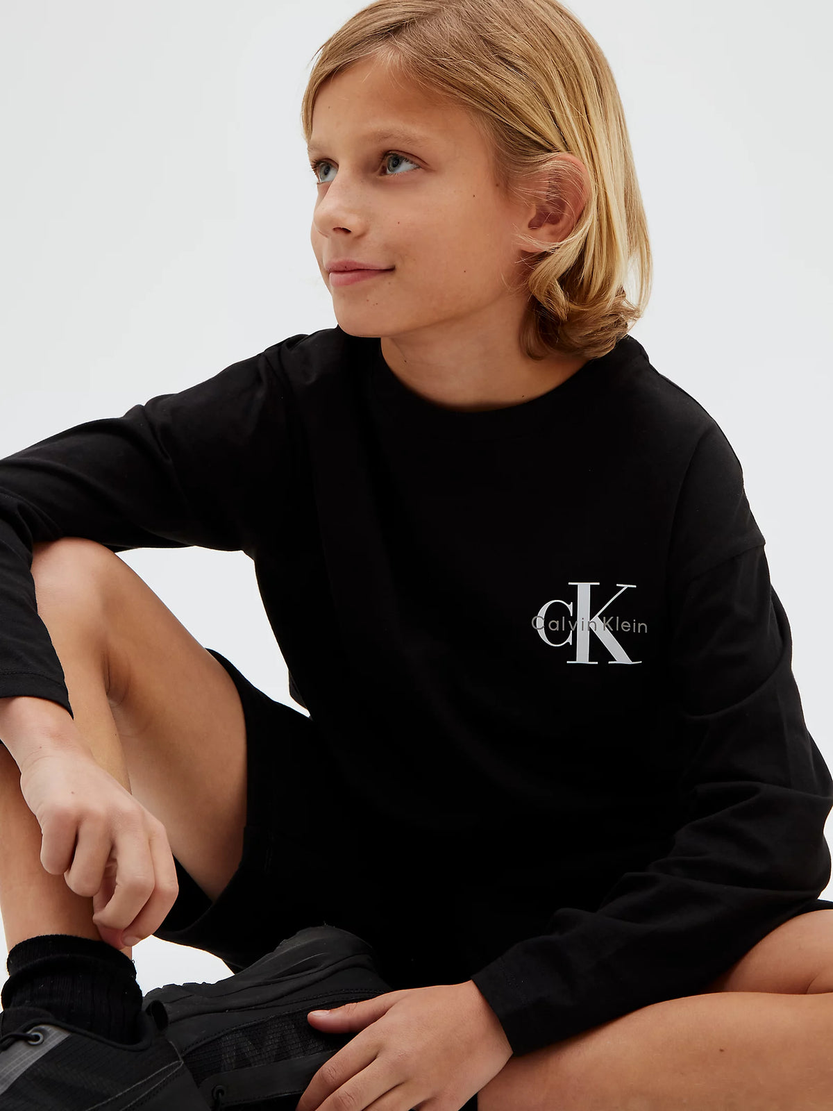 Calvin Klein T-shirt a maniche lunghe con logo bambino LV1CKTJA17 BEH nero