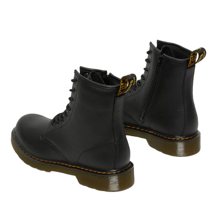 Dr. Martens 1460 Y Junior Black 21975001 – l'iconico anfibio che unisce stile ribelle e comfort sicuro per i più giovani anolazione posteriore