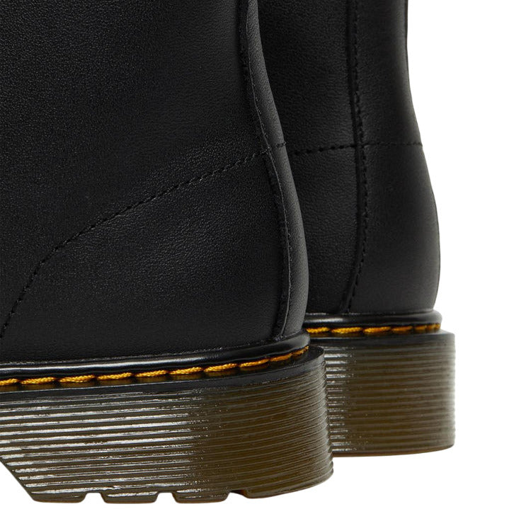 Dr. Martens 1460 Y Junior Black 21975001 – l'iconico anfibio che unisce stile ribelle e comfort sicuro per i più giovani tallone