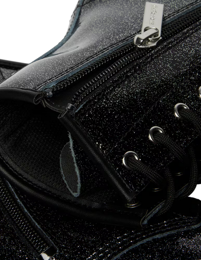 Dr. Martens – Stivali Junior 1460 Glitter 41436001 Nero & Argento | Design Brillante, Pelle Glitterata Kids, Comfort Protezione - dettaglio