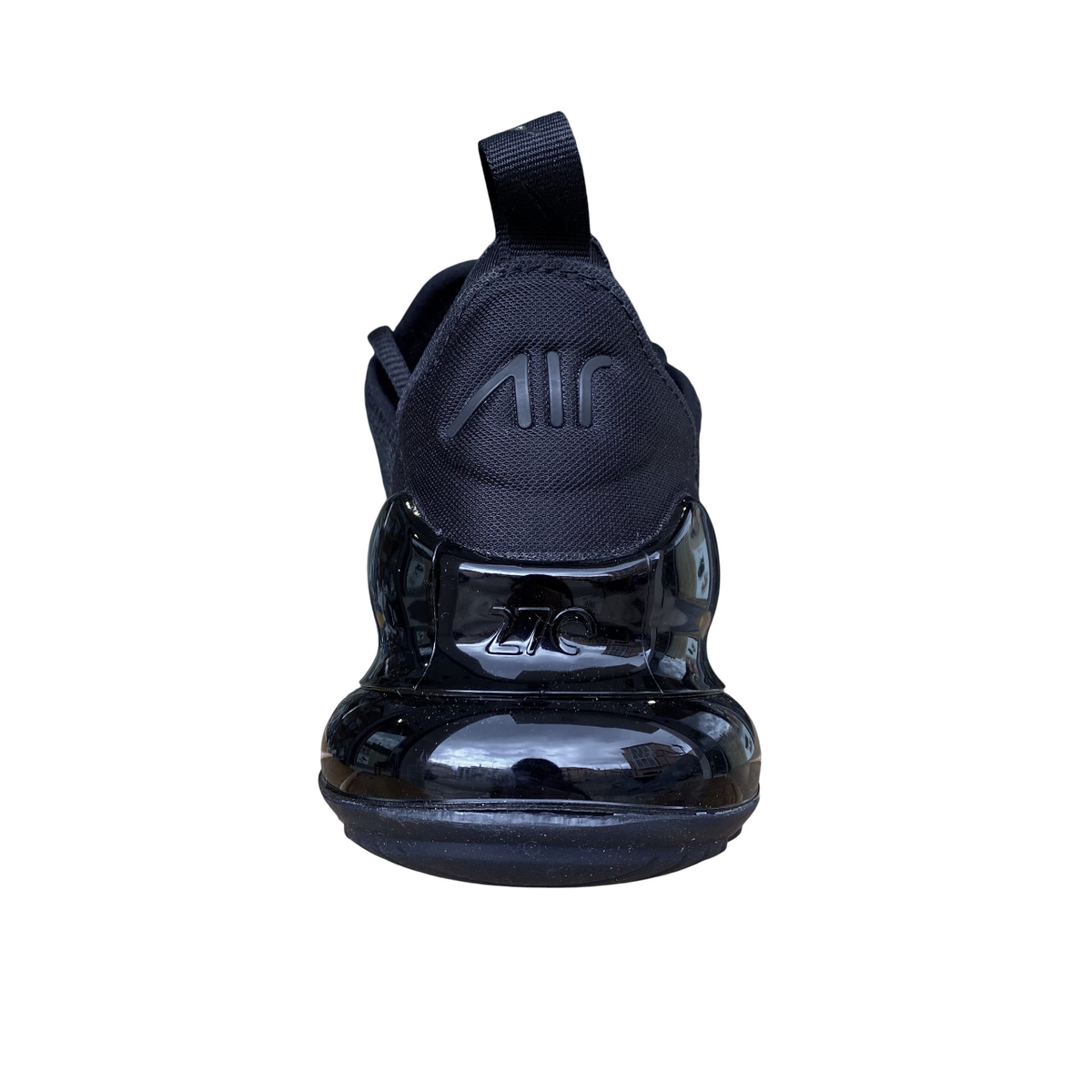 Nike Air Max 270 total black da uomo modello AH8050-005 con unità Air visibile, design elegante e ammortizzazione superiore per uso quotidiano e sportivo - tallone