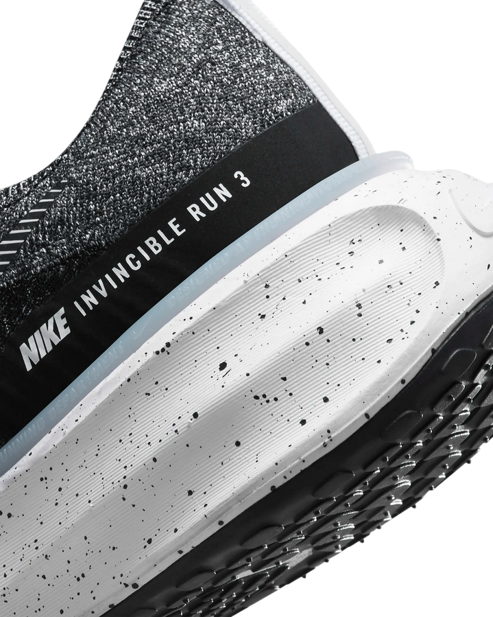 Nike scarpa da uomo da corsa Invincible 3 Road DR2615-002 nero-bianco