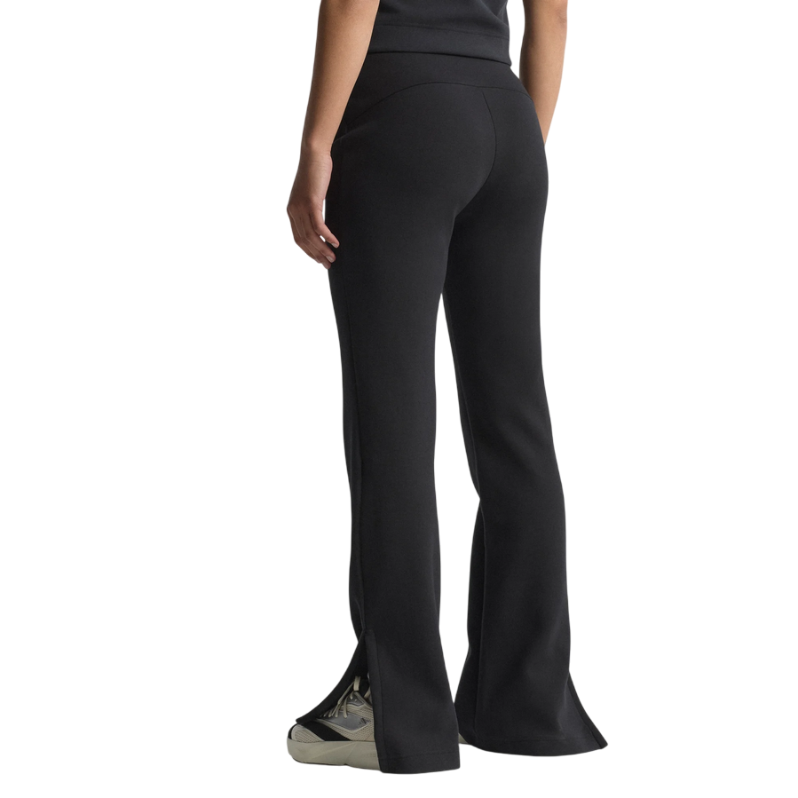 Pantalone svasato nero Adidas donna modello Soft Lux con taglio aderente e morbido, perfetto per il tempo libero e lo sport, vista posteriore