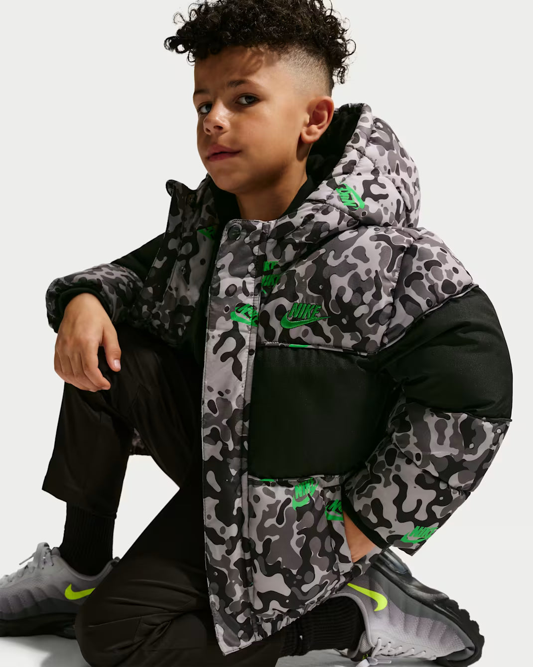 Nike Piumino junior camu Logo Mixed 86N976-K0P grigio
