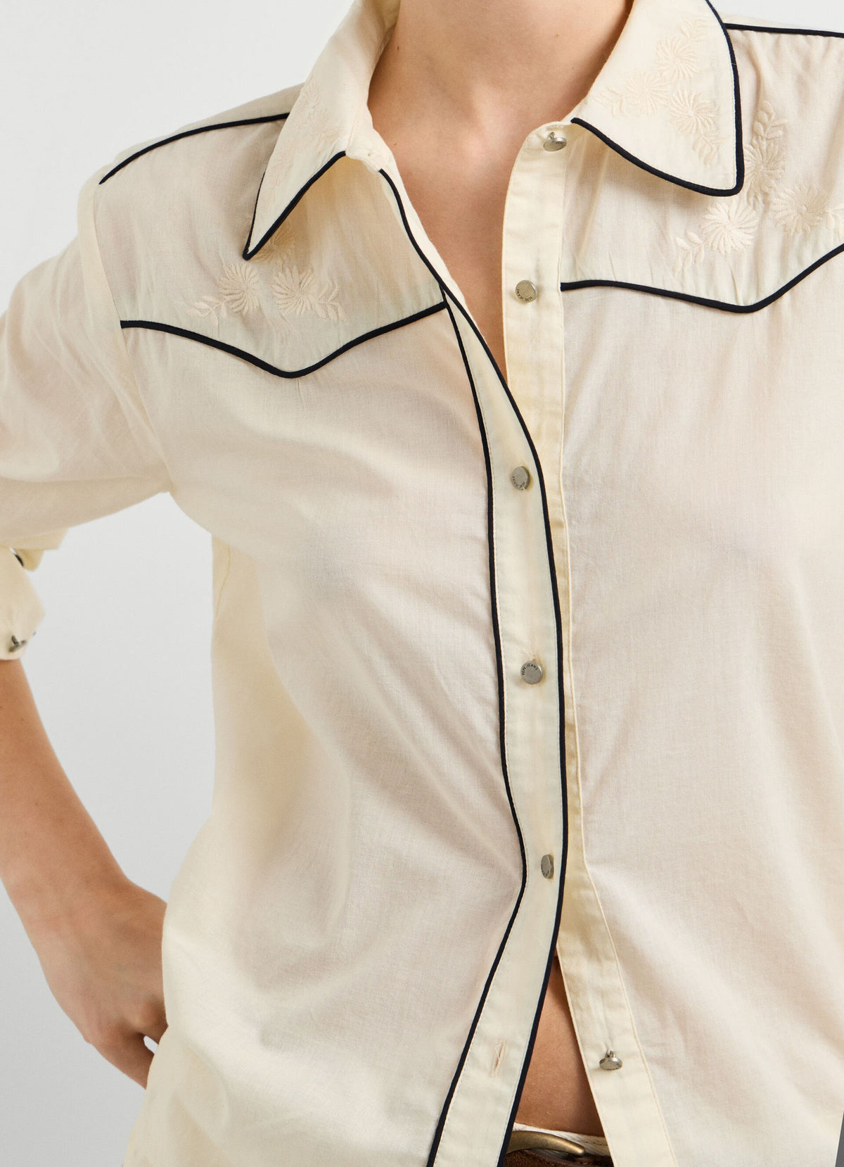Pepe Jeans camicia da donna con profili ricamati PL3051570 panna